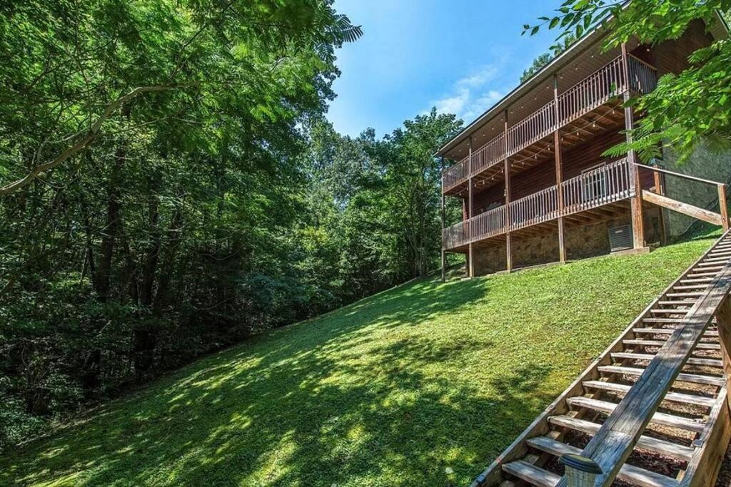 Smokey Mountain Retreat, Hot Tub, Game Room, Sleeps 8! Гатлинбург Экстерьер фото