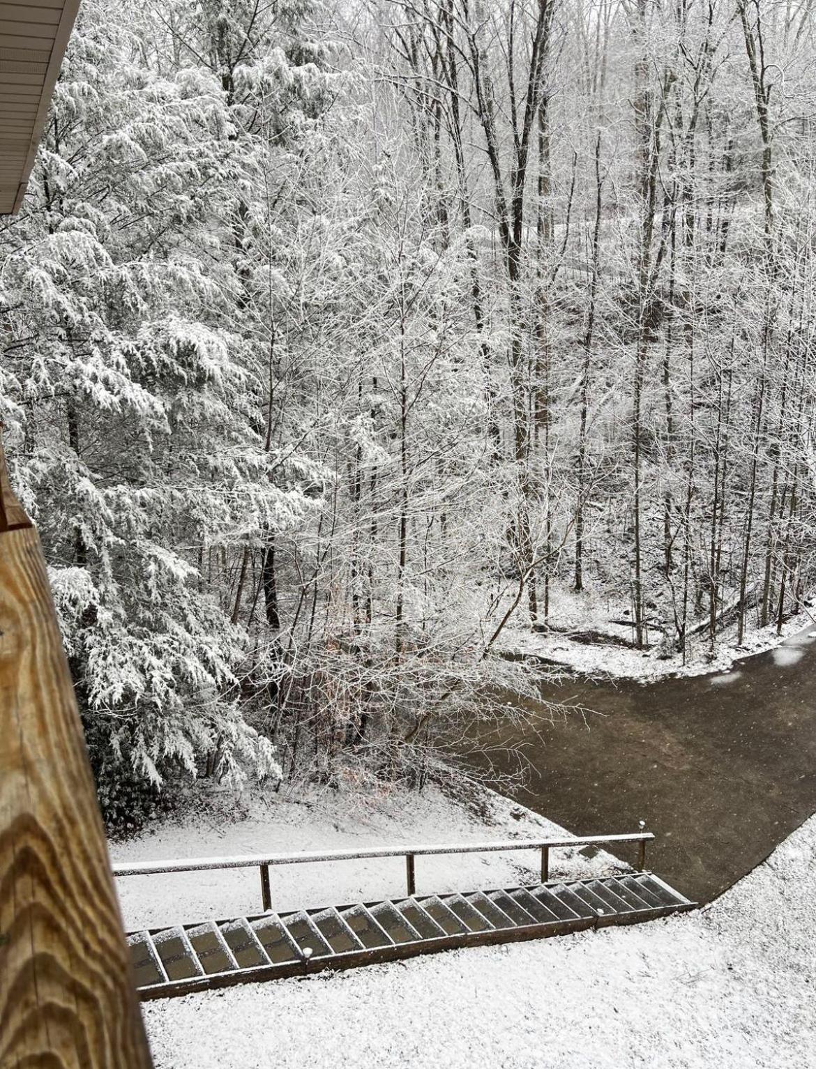 Smokey Mountain Retreat, Hot Tub, Game Room, Sleeps 8! Гатлинбург Экстерьер фото